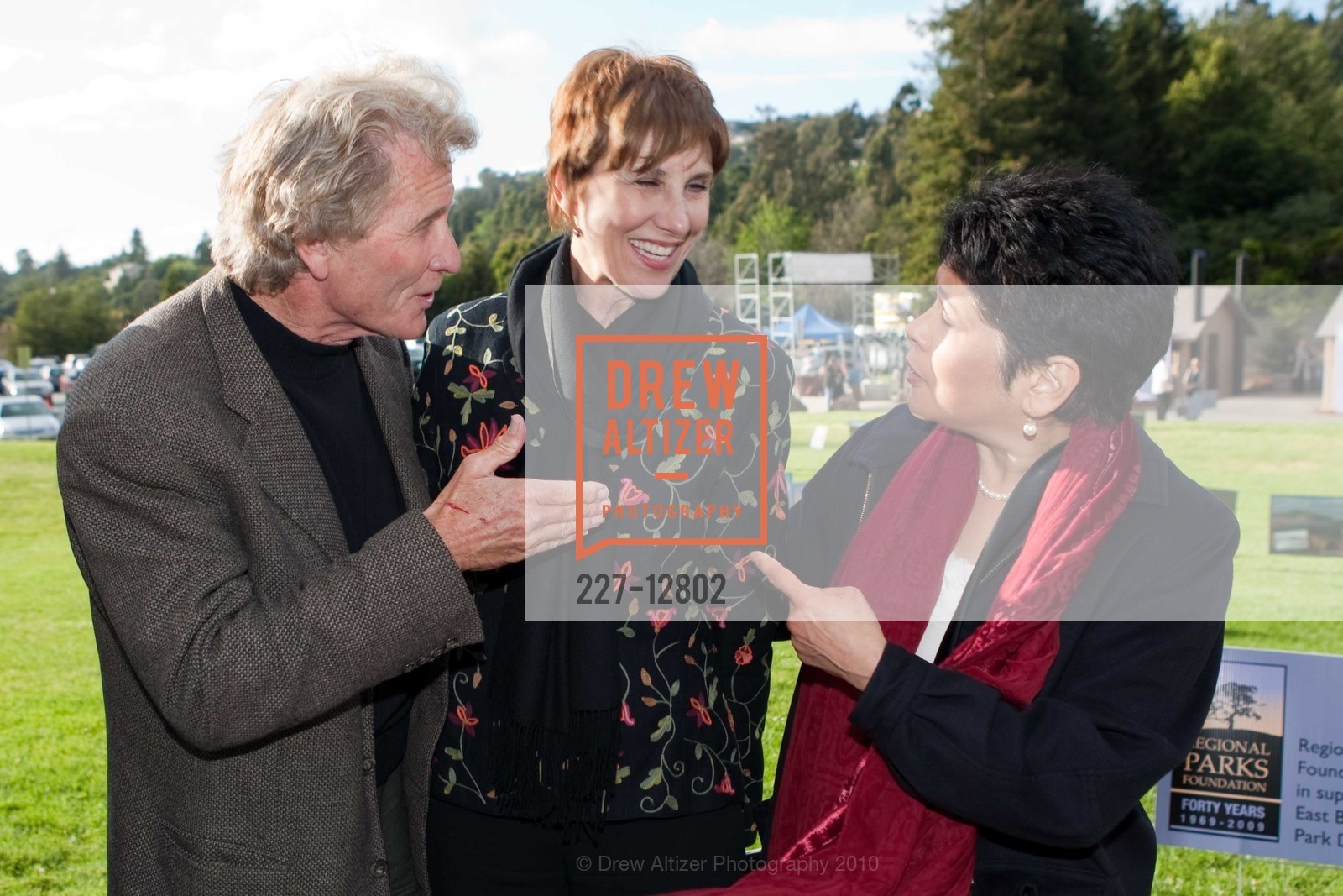 Doug McConnell, Rosemary Cameron, Wendy Tokuda, Diamond in the Rough (East Bay Regional Park District) Anniversary Dinner, US, May 23rd, 2010, Photo #227-12802 Doug McConnell, Rosemary Cameron, Wendy Tokuda, Photo #227-12802