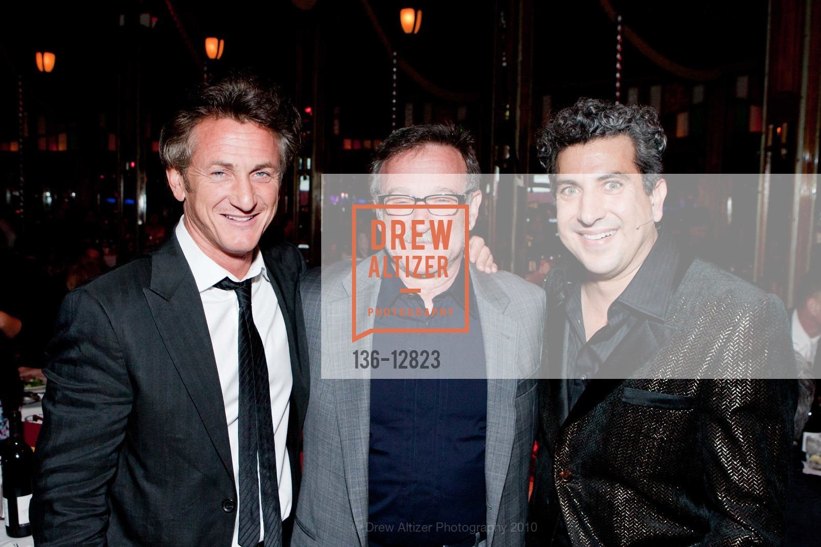 Sean Penn, Robin Williams, Frank Ferrante, Photo #136-12823