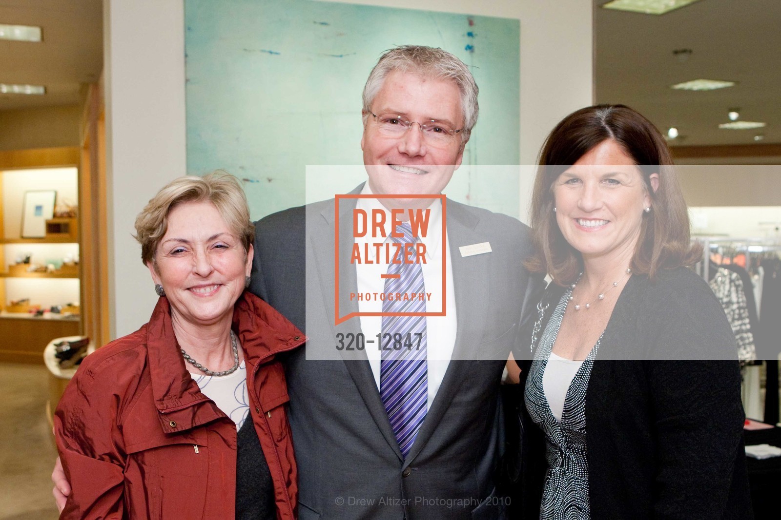 Elizabeth Lucchesi, Gary Guthrie (Store Manager), Kathy Jensen, Fashion RULES! By Neiman-Marcus of Palo Alto, US, March 5th, 2010, Photo #320-12847 Elizabeth Lucchesi, Gary Guthrie (Store Manager), Kathy Jensen, Photo #320-12847