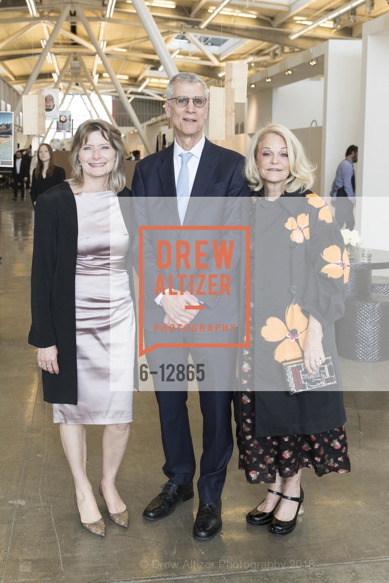 Jennifer Egan, Steve Beal, Cathy Podell, 2018 CCA Gala honoring Kay Kimpton Walker, California College of the Arts. 1111 8th Street, May 23rd, 2018, Photo #6-12865 Jennifer Egan, Steve Beal, Cathy Podell, Photo #6-12865