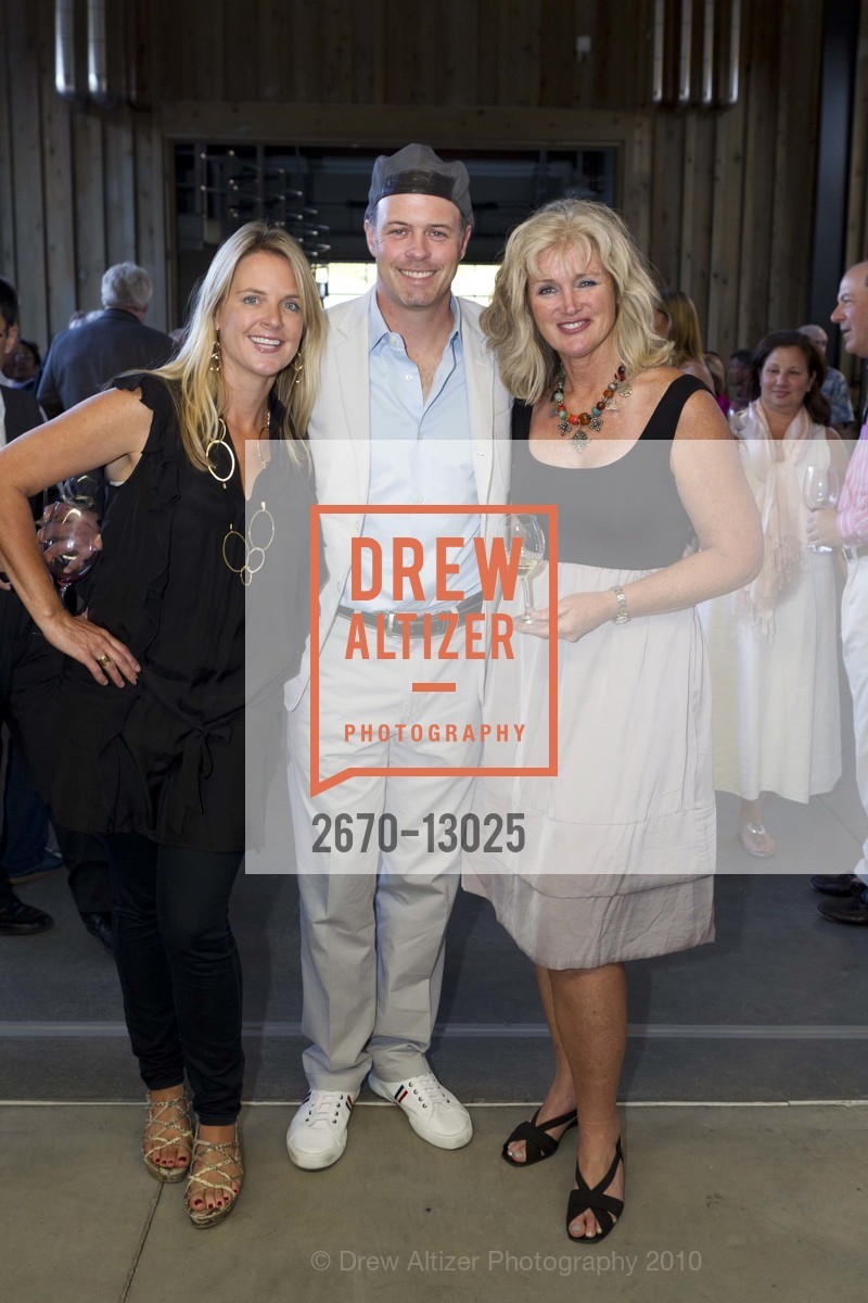 Hilary Newsom Callan, Geoff Callan, Heidi Barrett, KENZO ESTATE unveiling of winery, vineyard, wine cave, and tasting room, US, July 2nd, 2010, Photo #2670-13025 Hilary Newsom Callan, Geoff Callan, Heidi Barrett, Photo #2670-13025