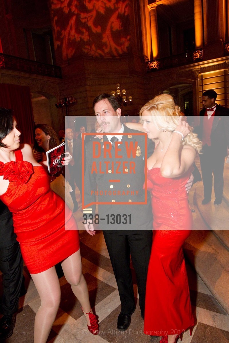Jackie Koenig, Chief Brian Rubinstein, Deborah Koenig, PAINT THE TOWN RED GALA Benefiting The American Red Cross, US, March 7th, 2010, Photo #338-13031 Jackie Koenig, Chief Brian Rubinstein, Deborah Koenig, Photo #338-13031
