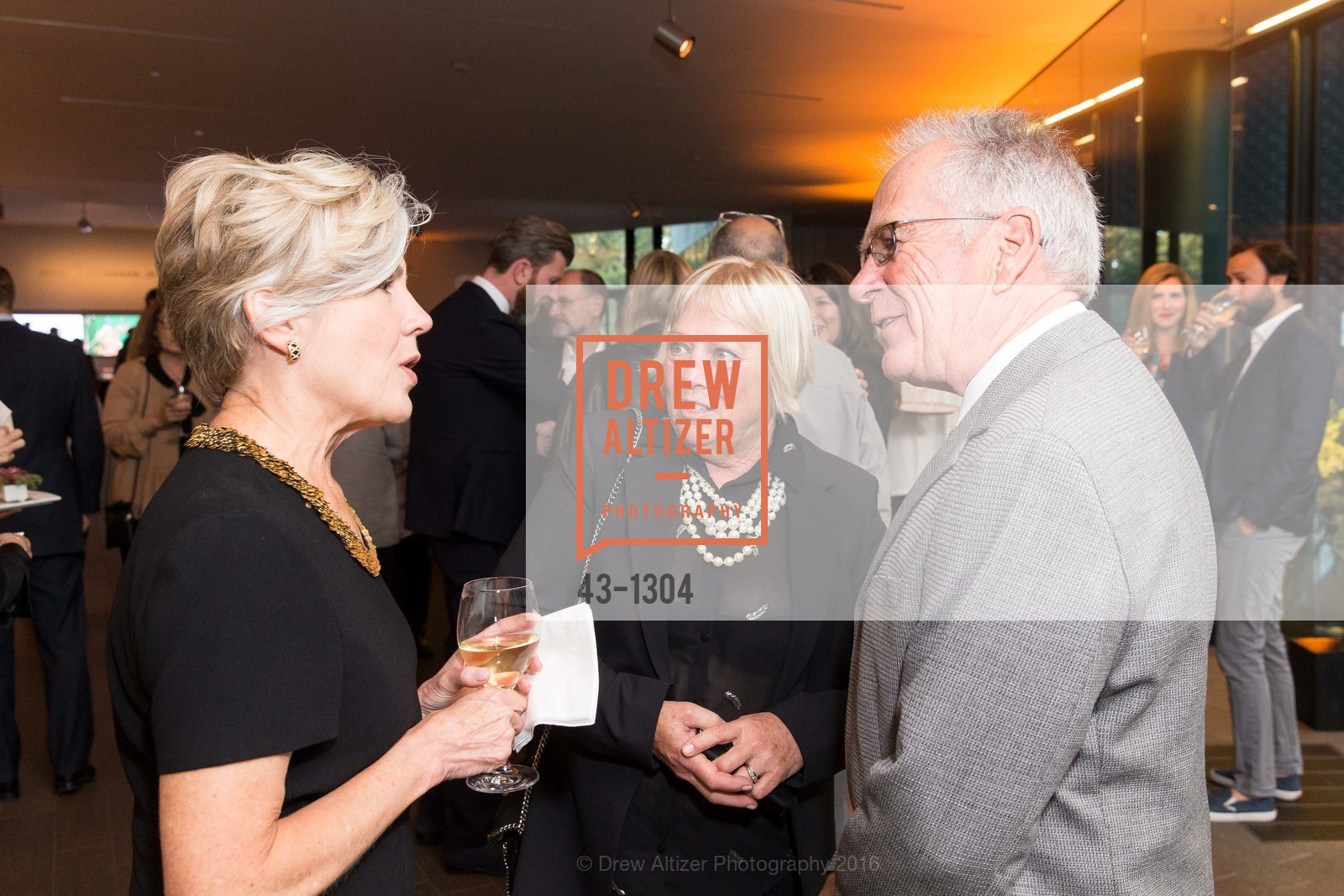 Karin Breuer, Susan Haller, Bruce Perlman, Ed Ruscha and the Great American West Private Dinner, July 13th, 2016, Photo #43-1304 Karin Breuer, Susan Haller, Bruce Perlman, Photo #43-1304