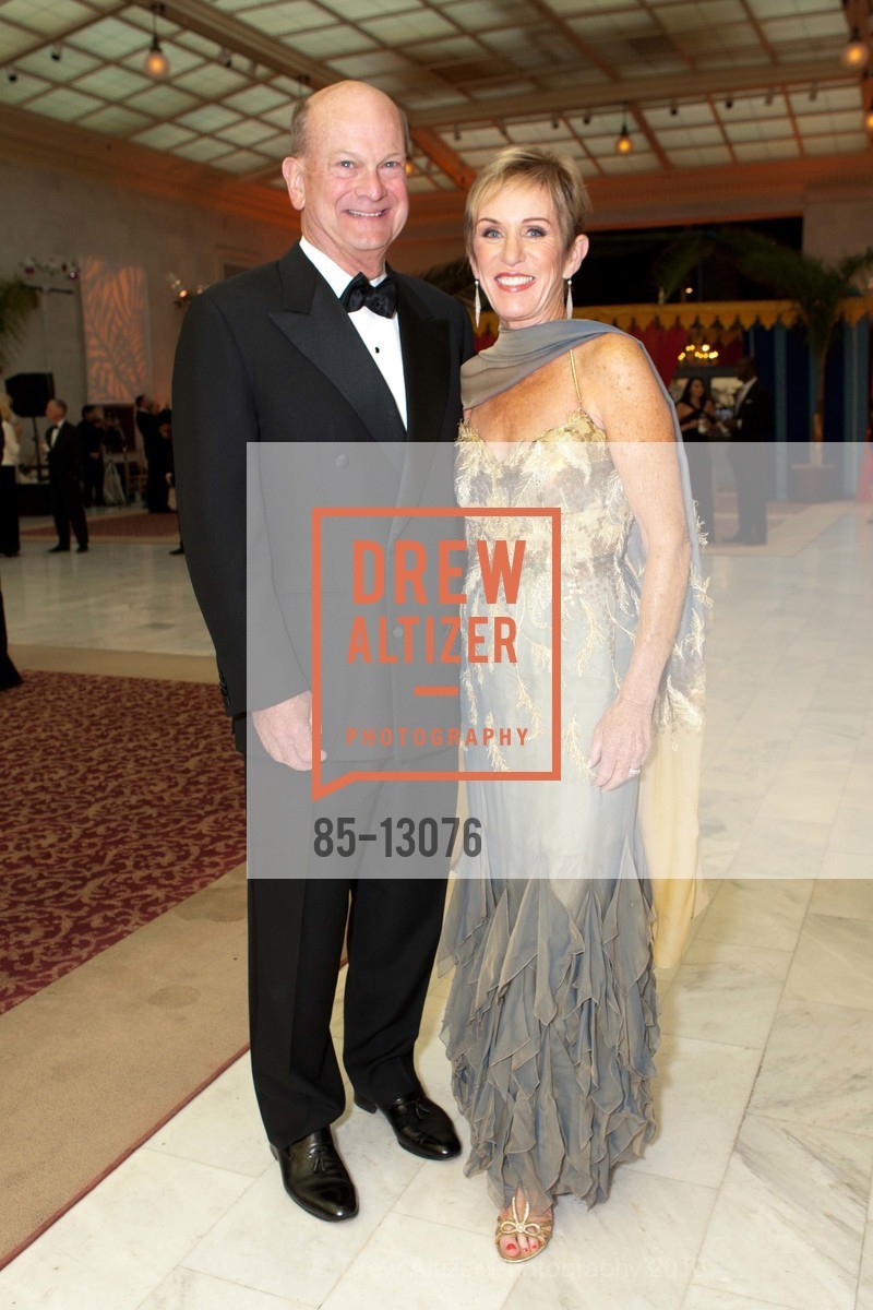 Don MacLean, Brenda MacLean, San Francisco Opera Opening Night Gala - Patrons Arrivals, Dinner and Intermissions, US, September 11th, 2010, Photo #85-13076 Don MacLean, Brenda MacLean, Photo #85-13076