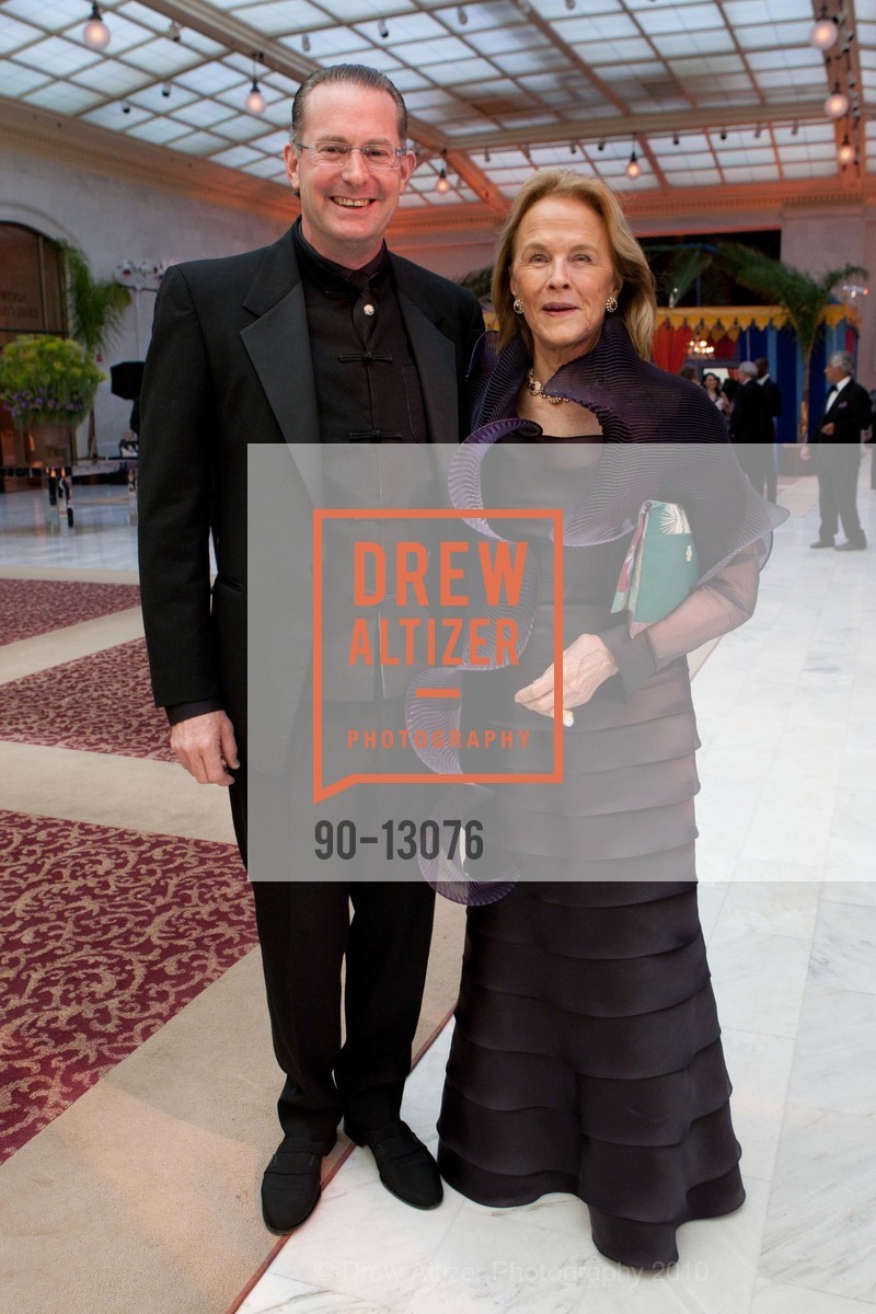 James Noe, Anita Weissberg, San Francisco Opera Opening Night Gala - Patrons Arrivals, Dinner and Intermissions, US, September 11th, 2010, Photo #90-13076 James Noe, Anita Weissberg, Photo #90-13076