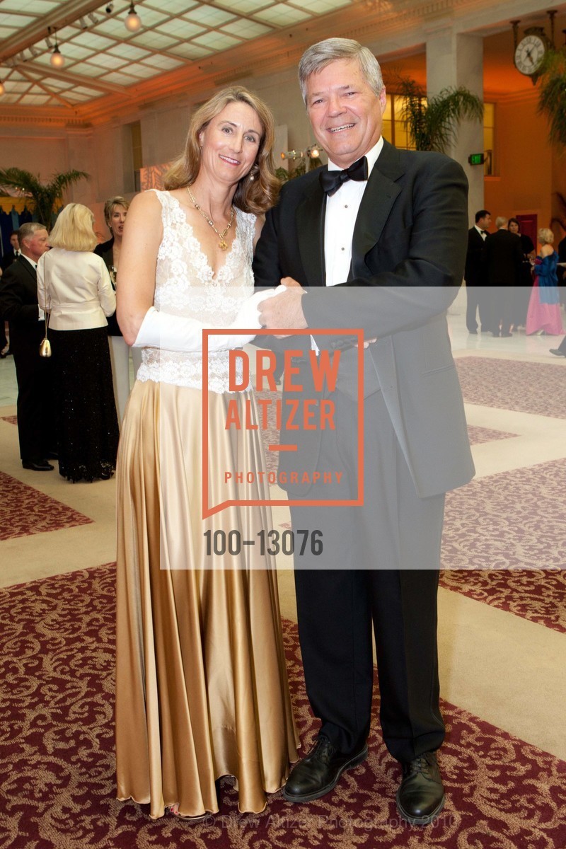 Cynthia Zak, Richard Livermore, San Francisco Opera Opening Night Gala - Patrons Arrivals, Dinner and Intermissions, US, September 11th, 2010, Photo #100-13076 Cynthia Zak, Richard Livermore, Photo #100-13076