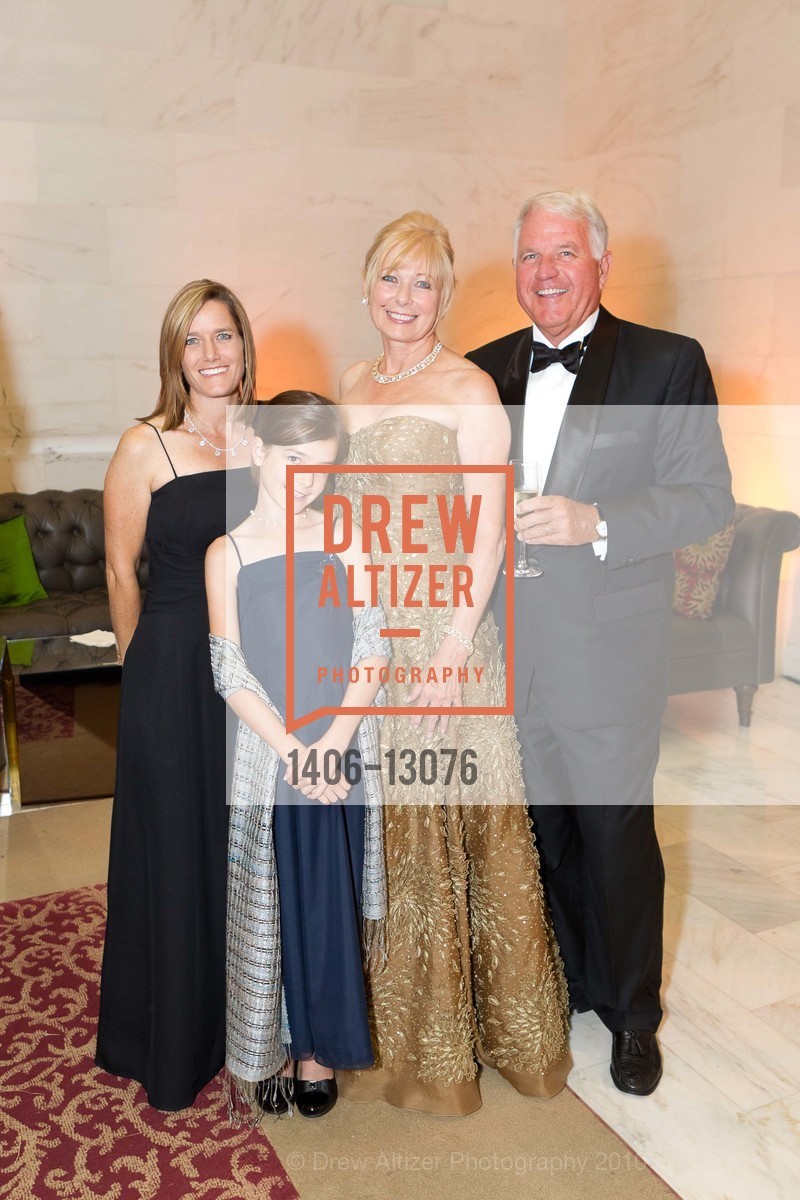 Kristen Sorani, Kendra Sorani, Susan Swartz, Jim Swartz, San Francisco Opera Opening Night Gala - Patrons Arrivals, Dinner and Intermissions, US, September 11th, 2010, Photo #1406-13076 Kristen Sorani, Kendra Sorani, Susan Swartz, Jim Swartz, Photo #1406-13076