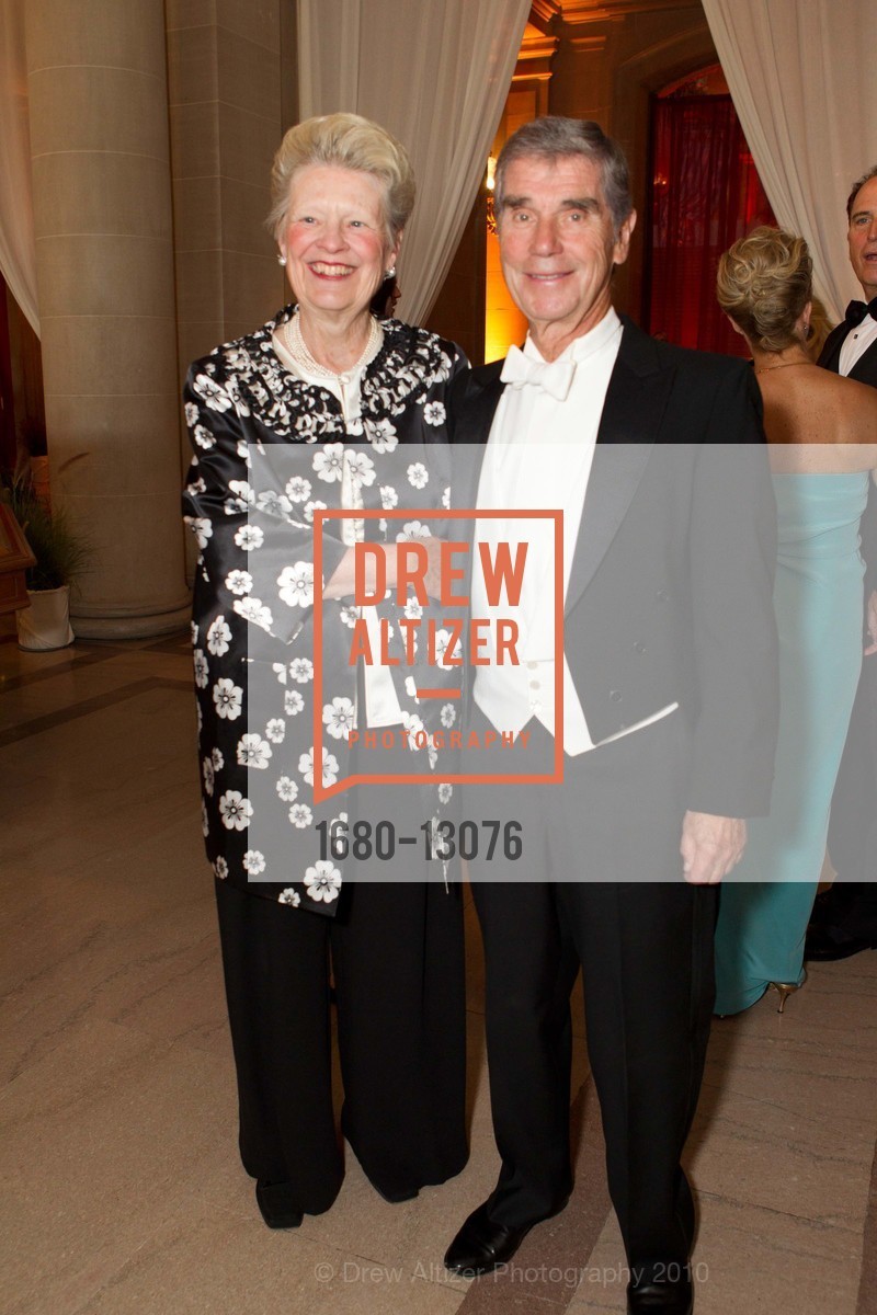 Louise Renne, Paul Renne, San Francisco Opera Opening Night Gala - Patrons Arrivals, Dinner and Intermissions, US, September 11th, 2010, Photo #1680-13076 Louise Renne, Paul Renne, Photo #1680-13076