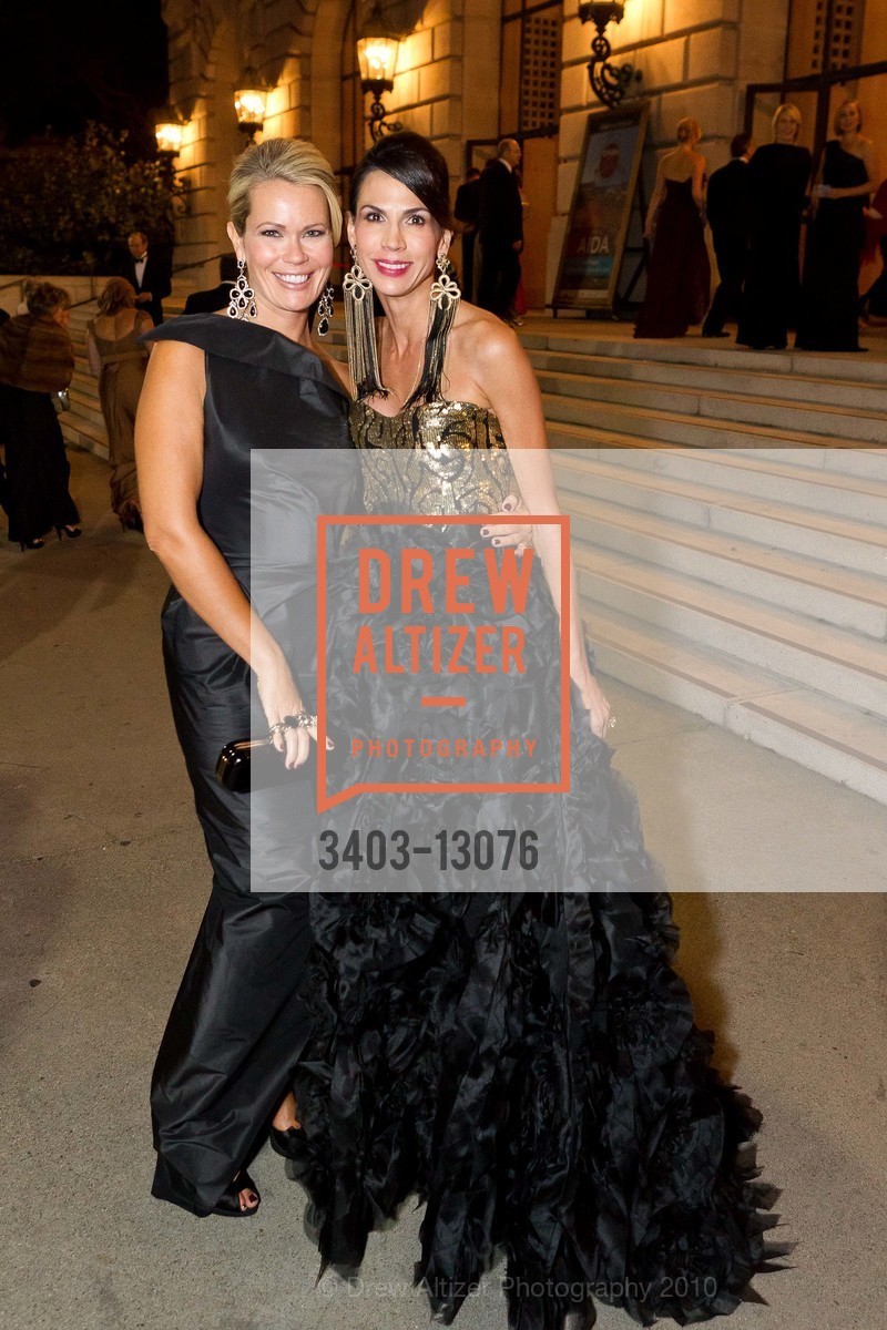Stefanie Tuttle, Nicole Curran, San Francisco Opera Opening Night Gala - Patrons Arrivals, Dinner and Intermissions, US, September 11th, 2010, Photo #3403-13076 Stefanie Tuttle, Nicole Curran, Photo #3403-13076