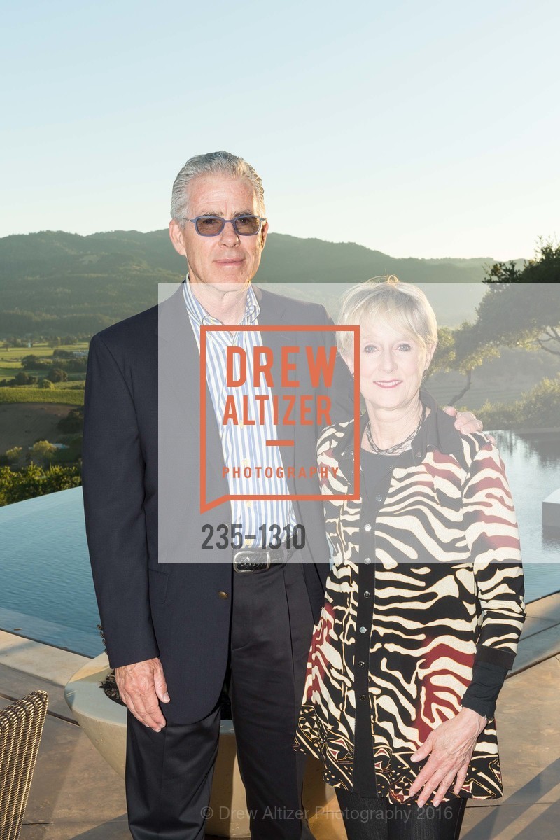 Robert Fourr, Pamela Phillips, Festival Napa Valley Patron Dinner at Round Hill Estate, 101 Rutherford Hill Road, July 19th, 2016, Photo #235-1310 Robert Fourr, Pamela Phillips, Photo #235-1310