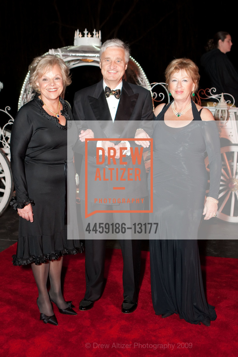 Mary Gullixson, Staffan Encrantz, Margareta Encrantz, Manus Salzman Valentines Gala, US, February 9th, 2009, Photo #4459186-13177 Mary Gullixson, Staffan Encrantz, Margareta Encrantz, Photo #4459186-13177