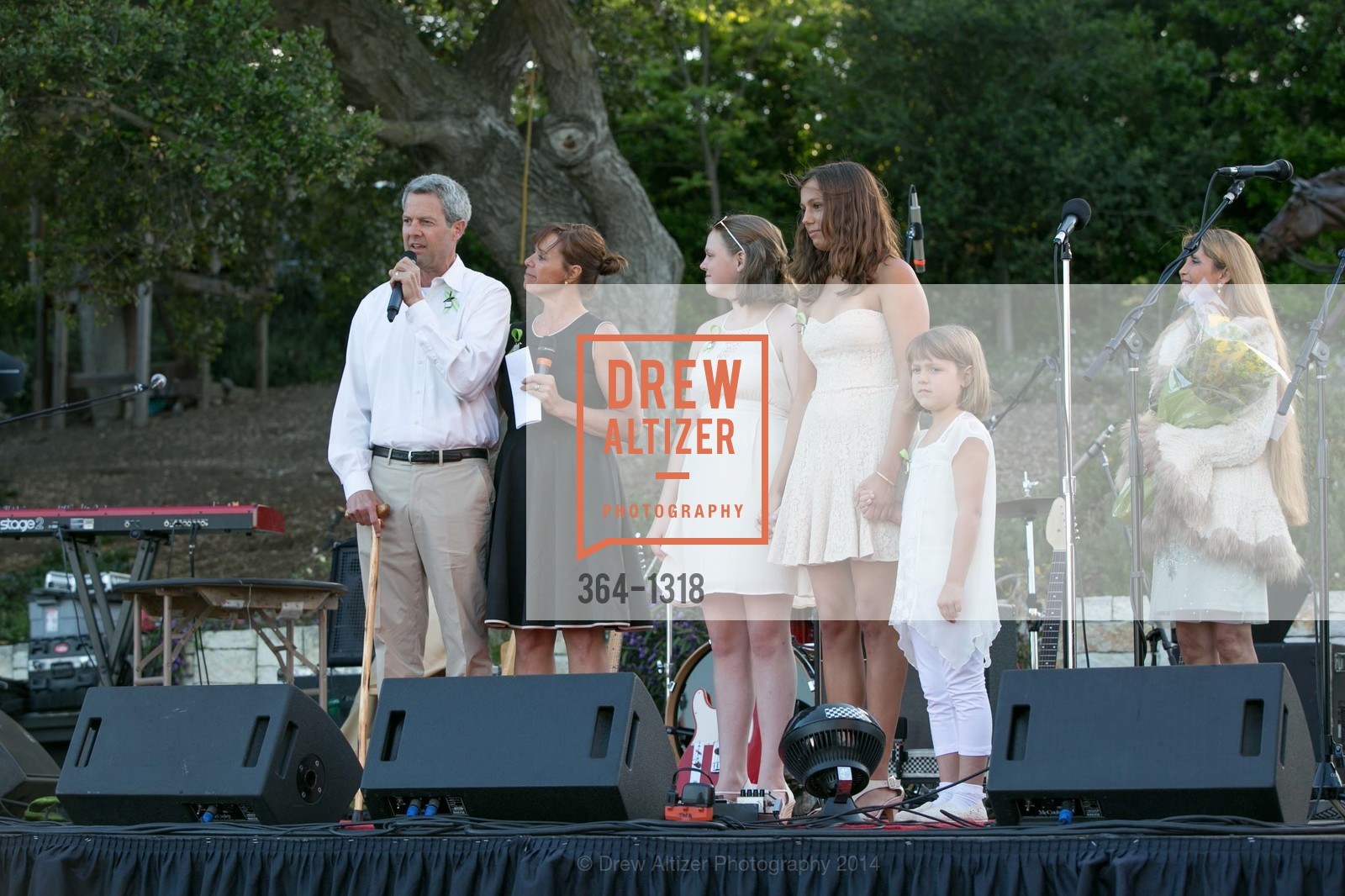 Scott Athearn, Camille Athearn, Isabel Athearn, Bronte Athearn, Abby Athearn, Bay Area Lyme Foundation's LymeAid 2014, Portola Valley, CA 94028, April 27th, 2014, Photo #364-1318 Scott Athearn, Camille Athearn, Isabel Athearn, Bronte Athearn, Abby Athearn, Photo #364-1318