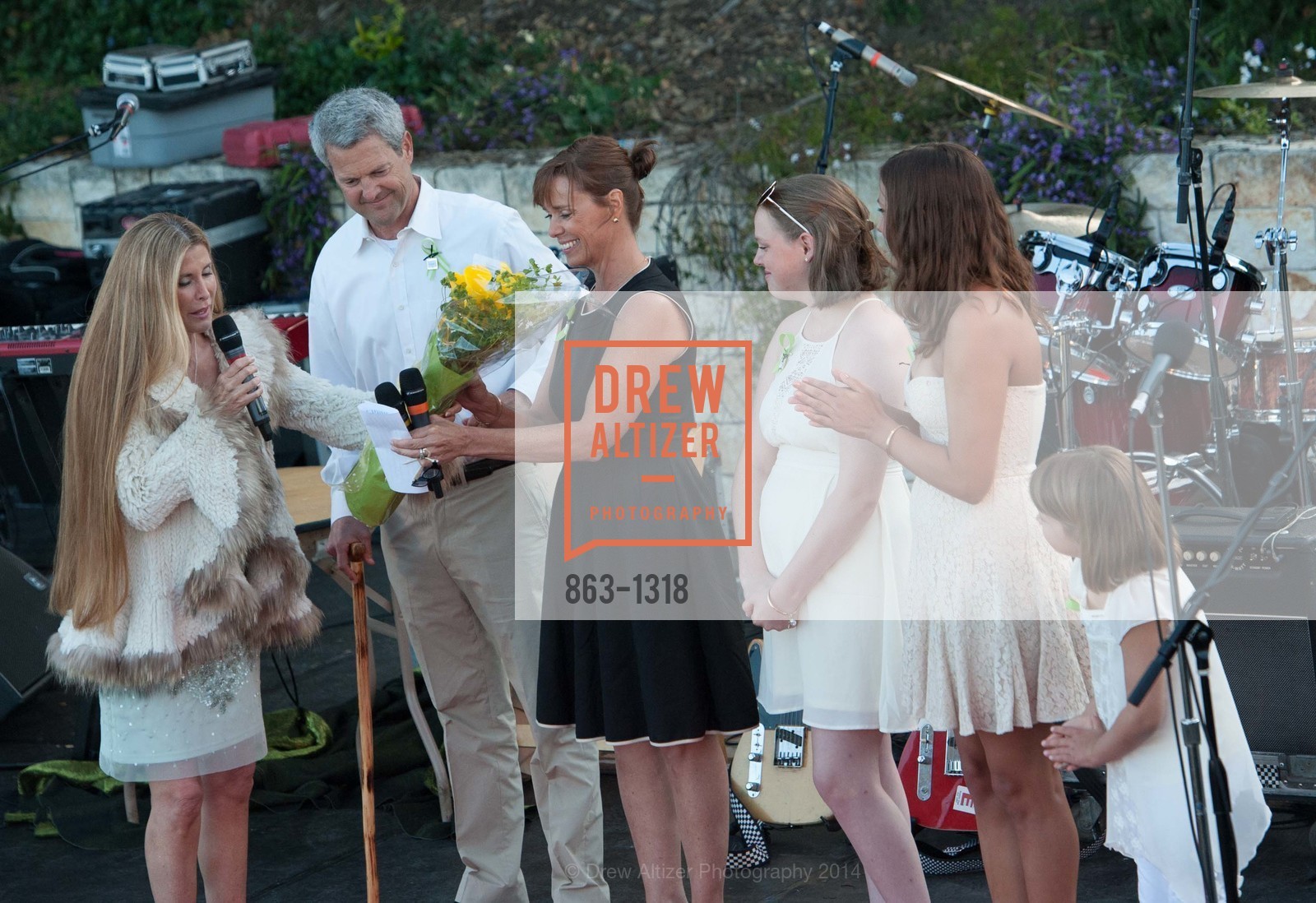 Shelley Cagan, Scott Athearn, Camille Athearn, Isabella Athearn, Bronte Athearn, Abby Athearn, Bay Area Lyme Foundation's LymeAid 2014, Portola Valley, CA 94028, April 27th, 2014, Photo #863-1318 Shelley Cagan, Scott Athearn, Camille Athearn, Isabella Athearn, Bronte Athearn, Abby Athearn, Photo #863-1318