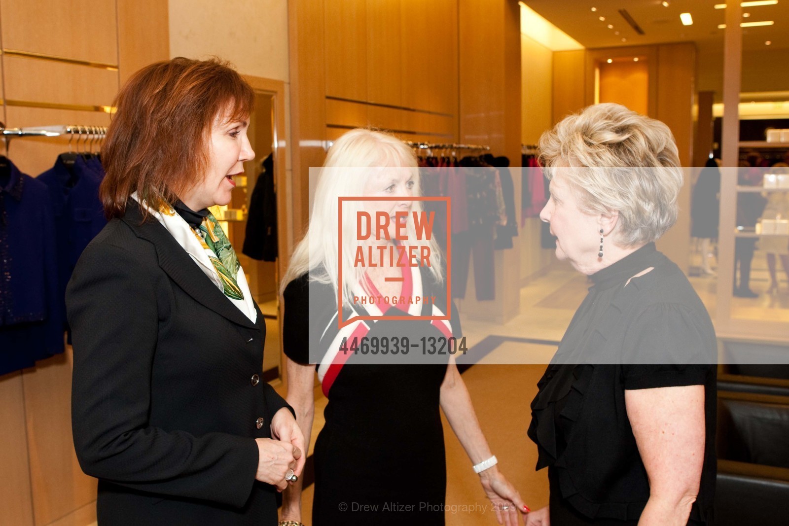 Suzanne Muntzing, Andi Valo-Espina, Carole Demsky, SAN FRANCISCO BALLET'S Gala Kickoff Hosted By ST. JOHN BOUTIQUE, US, November 12th, 2009, Photo #4469939-13204 Suzanne Muntzing, Andi Valo-Espina, Carole Demsky, Photo #4469939-13204