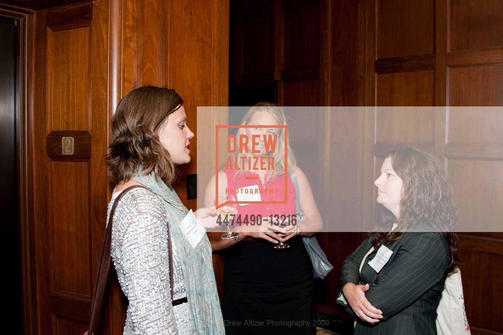 Hillary Blank, Leslie Uptain, Sarah Freiermuth, The Bently Reserve Hosts A COMMON GREEN, US, August 20th, 2009, Photo #4474490-13216 Hillary Blank, Leslie Uptain, Sarah Freiermuth, Photo #4474490-13216