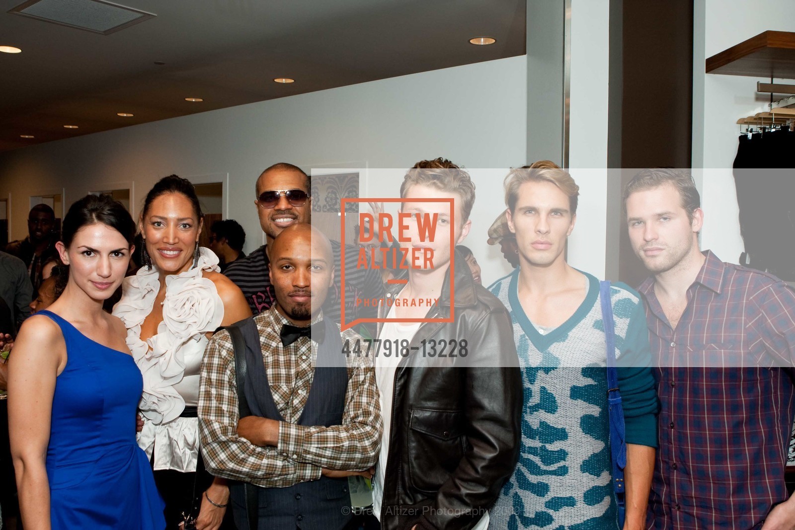 Regina Perez, Bibi Jackson, Charleston Pierce, Lo'renzo Hill, Zenen, GUESS And GQ MAGAZINE Cocktails to Benefit KIDS ON THE MOVE, US, October 16th, 2009, Photo #4477918-13228 Regina Perez, Bibi Jackson, Charleston Pierce, Lo'renzo Hill, Zenen, Photo #4477918-13228