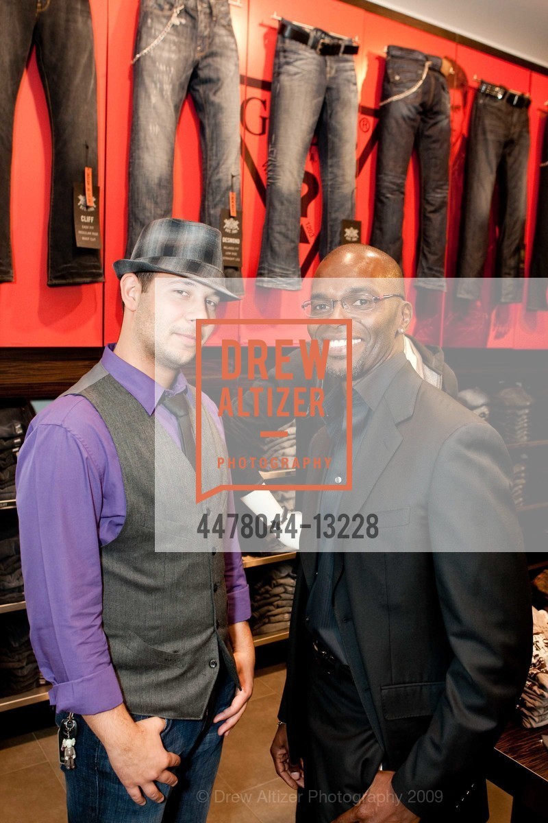 Naveed Bhatti, Leland Bryan Thompson, GUESS And GQ MAGAZINE Cocktails to Benefit KIDS ON THE MOVE, US, October 16th, 2009, Photo #4478044-13228 Naveed Bhatti, Leland Bryan Thompson, Photo #4478044-13228