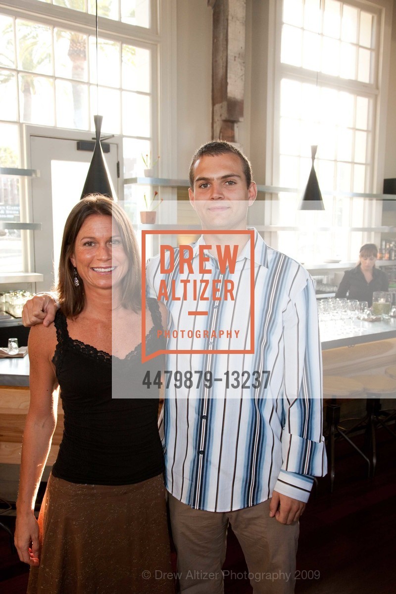 Melissa Quigg, Charles McWilliams, THE PLANT Organic Cafe Opening Party, US, July 1st, 2009, Photo #4479879-13237 Melissa Quigg, Charles McWilliams, Photo #4479879-13237