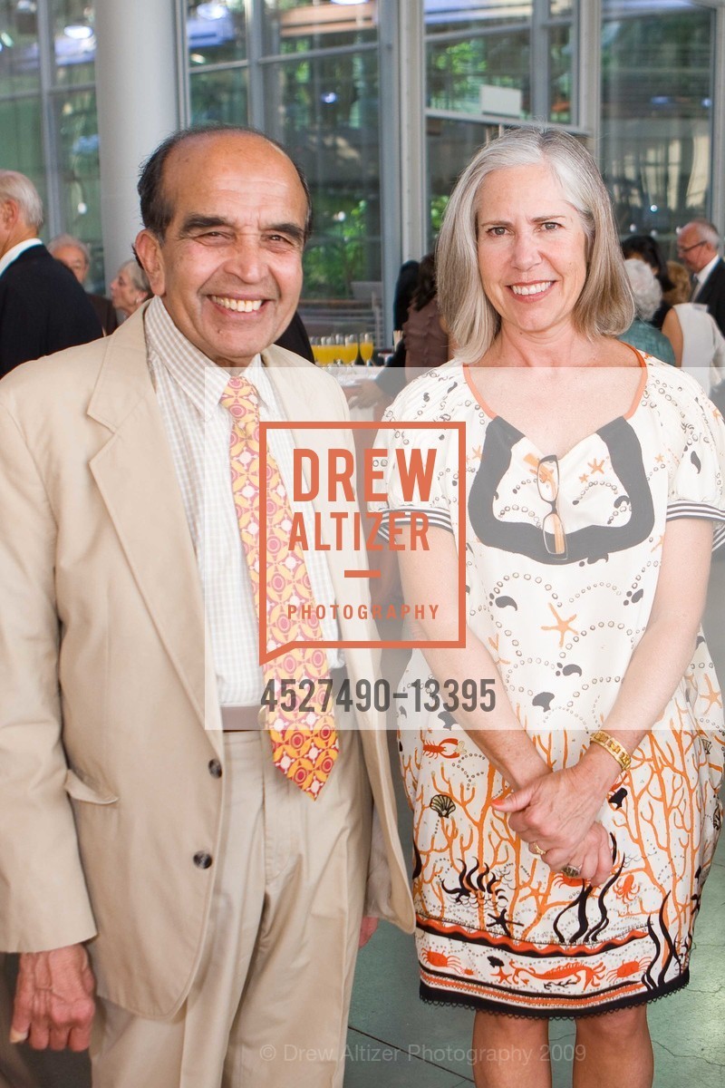 Raj Desai, Laura Lazarus, Bobby Chatterjee, Collector's Society Dinner With Maya Lin at CALIFORNIA ACADEMY OF SCIENCES, US, April 21st, 2009, Photo #4527490-13395 Raj Desai, Laura Lazarus, Bobby Chatterjee, Photo #4527490-13395