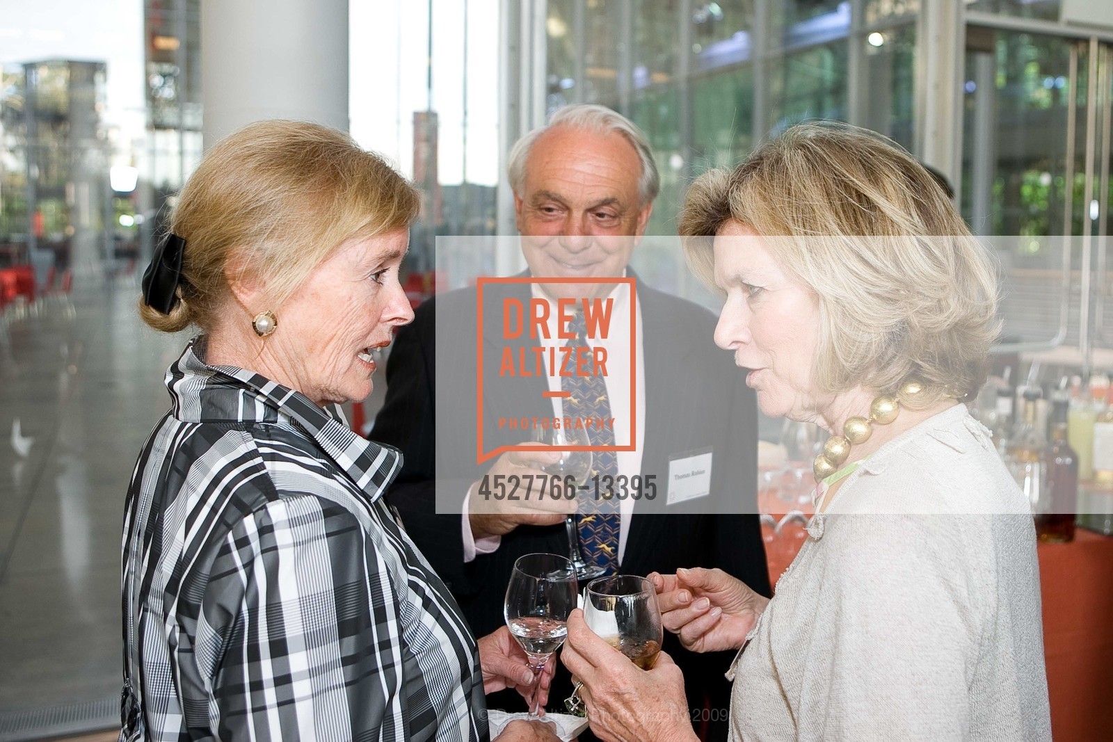 Sheila Rohlen, Thomas Rohlen, Gretchen Leach, Collector's Society Dinner With Maya Lin at CALIFORNIA ACADEMY OF SCIENCES, US, April 21st, 2009, Photo #4527766-13395 Sheila Rohlen, Thomas Rohlen, Gretchen Leach, Photo #4527766-13395