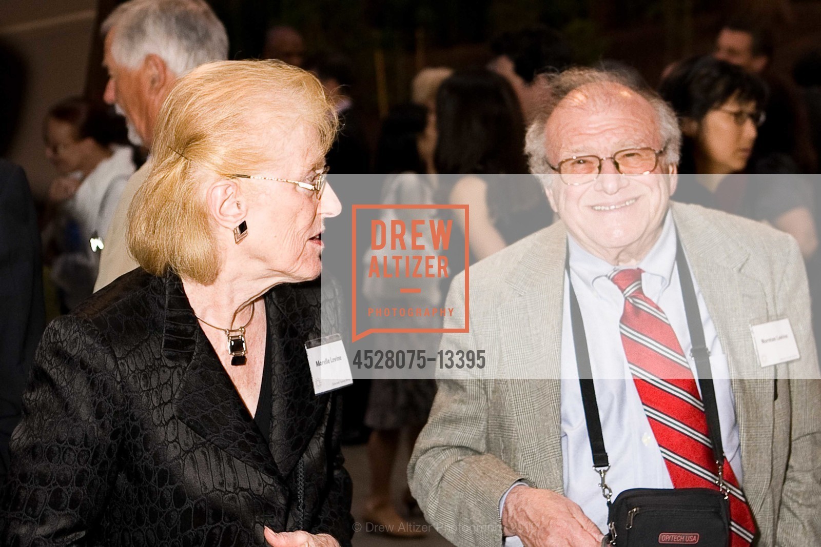 Morelle Levine, Norman Levine, Collector's Society Dinner With Maya Lin at CALIFORNIA ACADEMY OF SCIENCES, US, April 21st, 2009, Photo #4528075-13395 Morelle Levine, Norman Levine, Photo #4528075-13395