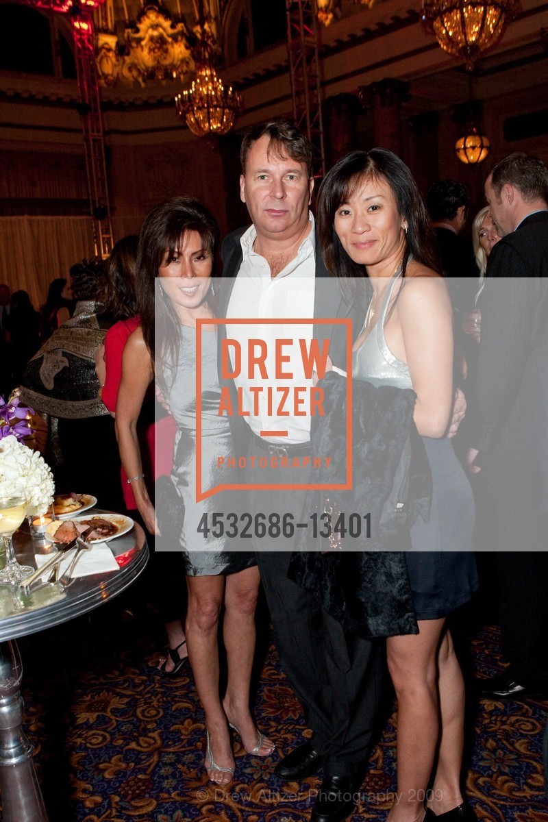 Cynthia Kang, Hakan Jakobsson, Vivian Hsiao, Palace Hotel & KCBS Radio 100 Year Anniversary Gala, US, November 14th, 2009, Photo #4532686-13401 Cynthia Kang, Hakan Jakobsson, Vivian Hsiao, Photo #4532686-13401