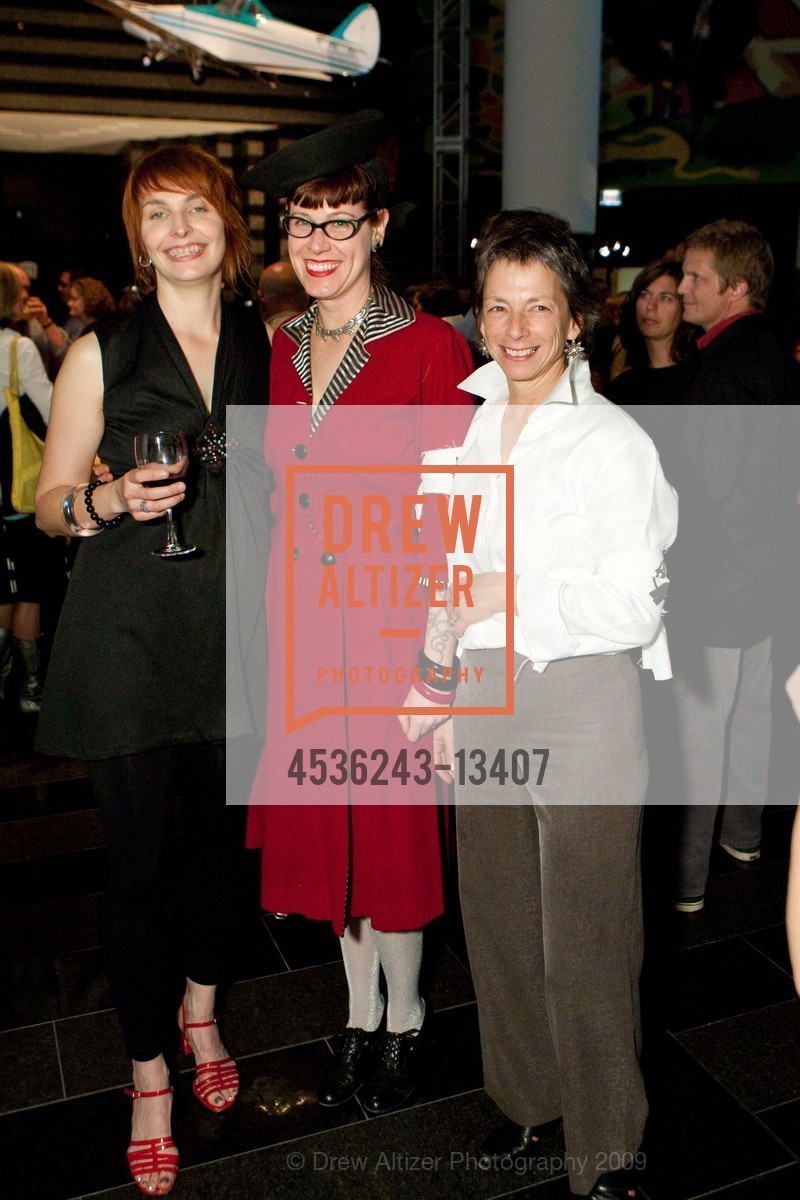 Stacie Pierce, Michelle Polvine, Leslie Terzian Markoff, SFMOMA's Futurist Banquet, US, October 19th, 2009, Photo #4536243-13407 Stacie Pierce, Michelle Polvine, Leslie Terzian Markoff, Photo #4536243-13407