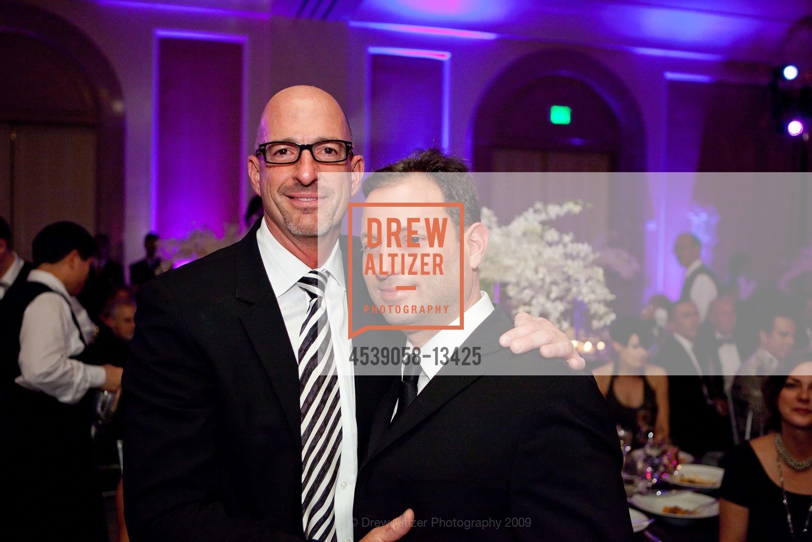 Mark Caligiuri, Peter Poulos, amfAR's 2009 San Francisco Gala at the Four Seasons, US, November 8th, 2009, Photo #4539058-13425 Mark Caligiuri, Peter Poulos, Photo #4539058-13425