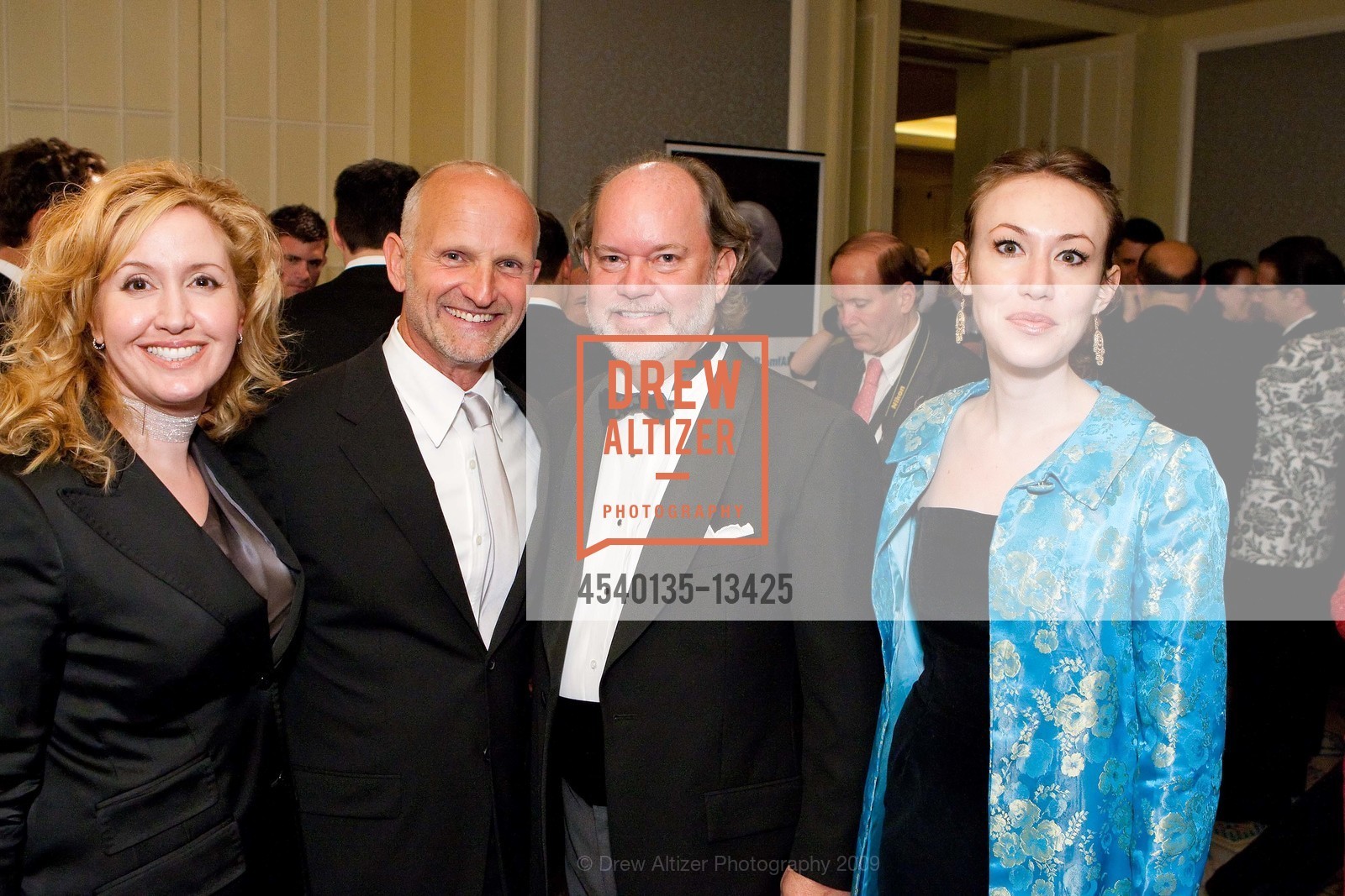 Lisa Sardegna, Vince Calcagno, Stephen Brady, Megan Somogoy, amfAR's 2009 San Francisco Gala at the Four Seasons, US, November 8th, 2009, Photo #4540135-13425 Lisa Sardegna, Vince Calcagno, Stephen Brady, Megan Somogoy, Photo #4540135-13425