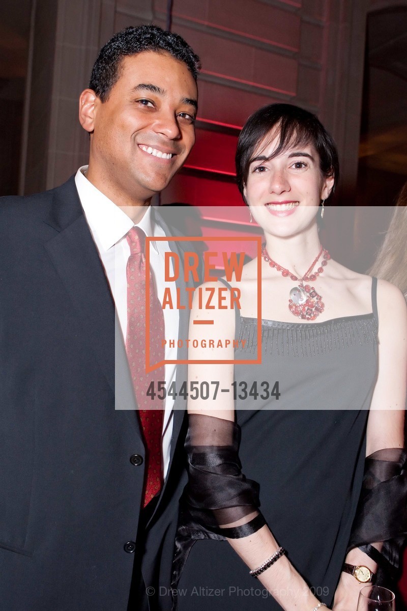 Steven Miller, Stephanie Gil, Photo #4544507-13434