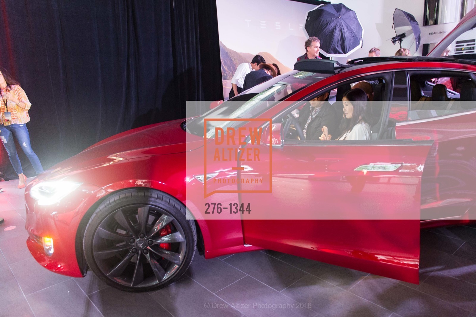 Atmosphere, Tesla San Francisco Store Opening VIP Event, 999 Van Ness Ave, San Francisco, CA 94109. 999 Van Ness Ave, San Francisco, CA 94109, August 9th, 2016, Photo #276-1344 Atmosphere, Photo #276-1344