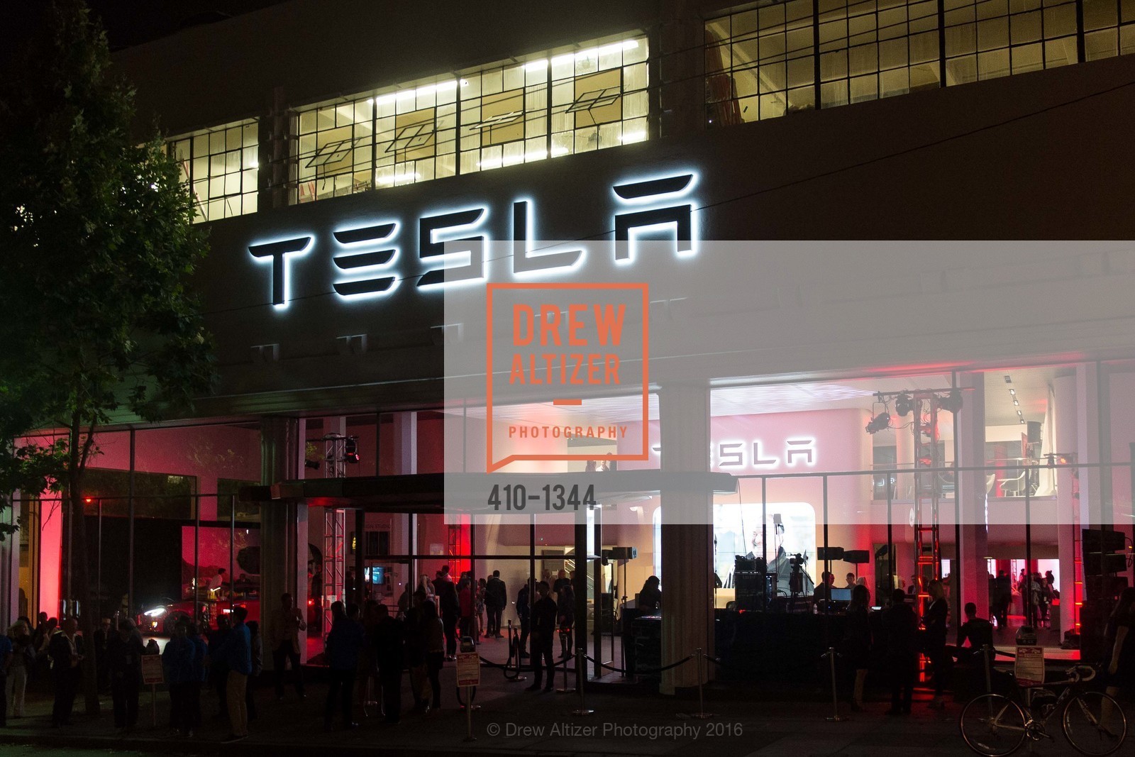 Atmosphere, Tesla San Francisco Store Opening VIP Event, 999 Van Ness Ave, San Francisco, CA 94109. 999 Van Ness Ave, San Francisco, CA 94109, August 9th, 2016, Photo #410-1344 Atmosphere, Photo #410-1344