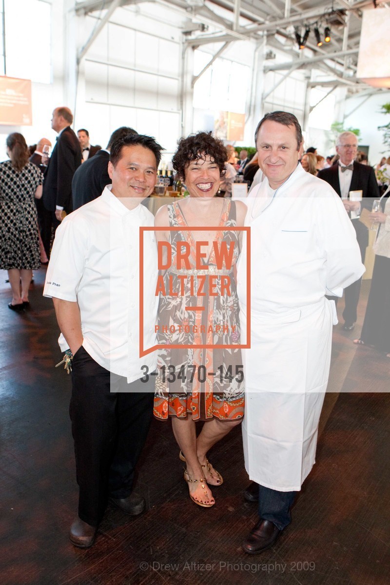 Charles Pham, Gerald Hiriyogen, MEALS ON WHEELS of San Francisco's 22nd annual Star Chefs and Vintners Gala, US, May 19th, 2009, Photo #3-13470-145 Charles Pham, Gerald Hiriyogen, Photo #3-13470-145