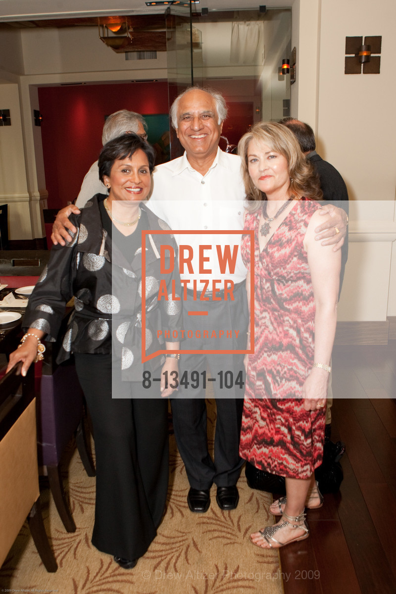 Deepa Thomas, Mohan Vachani, LYNMAR ESTATES Dinner and Wine Showcase at Amber India, US, April 22nd, 2009, Photo #8-13491-104 Deepa Thomas, Mohan Vachani, Photo #8-13491-104