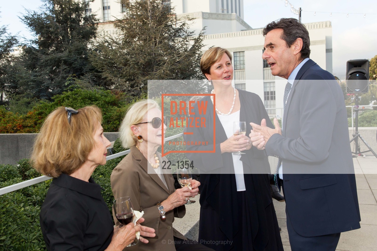 Joan Roebuck, Lori Fogarty, Neal Benezra, OMCA and SFMOMA Celebrate Opening of Fertile Ground, Oakland Museum of California. 1000 Oak Strett, Photo #22-1354 Joan Roebuck, Lori Fogarty, Neal Benezra, Photo #22-1354