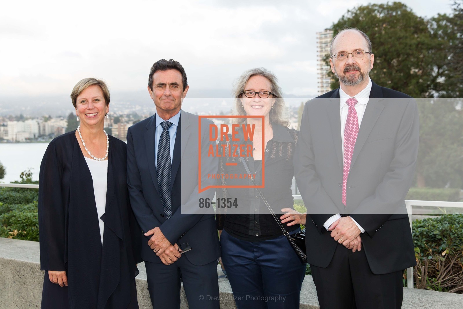 Lori Fogarty, Neal Benezra, Janet Bishop, Drew Johnson, OMCA and SFMOMA Celebrate Opening of Fertile Ground, Oakland Museum of California. 1000 Oak Strett, Photo #86-1354 Lori Fogarty, Neal Benezra, Janet Bishop, Drew Johnson, Photo #86-1354