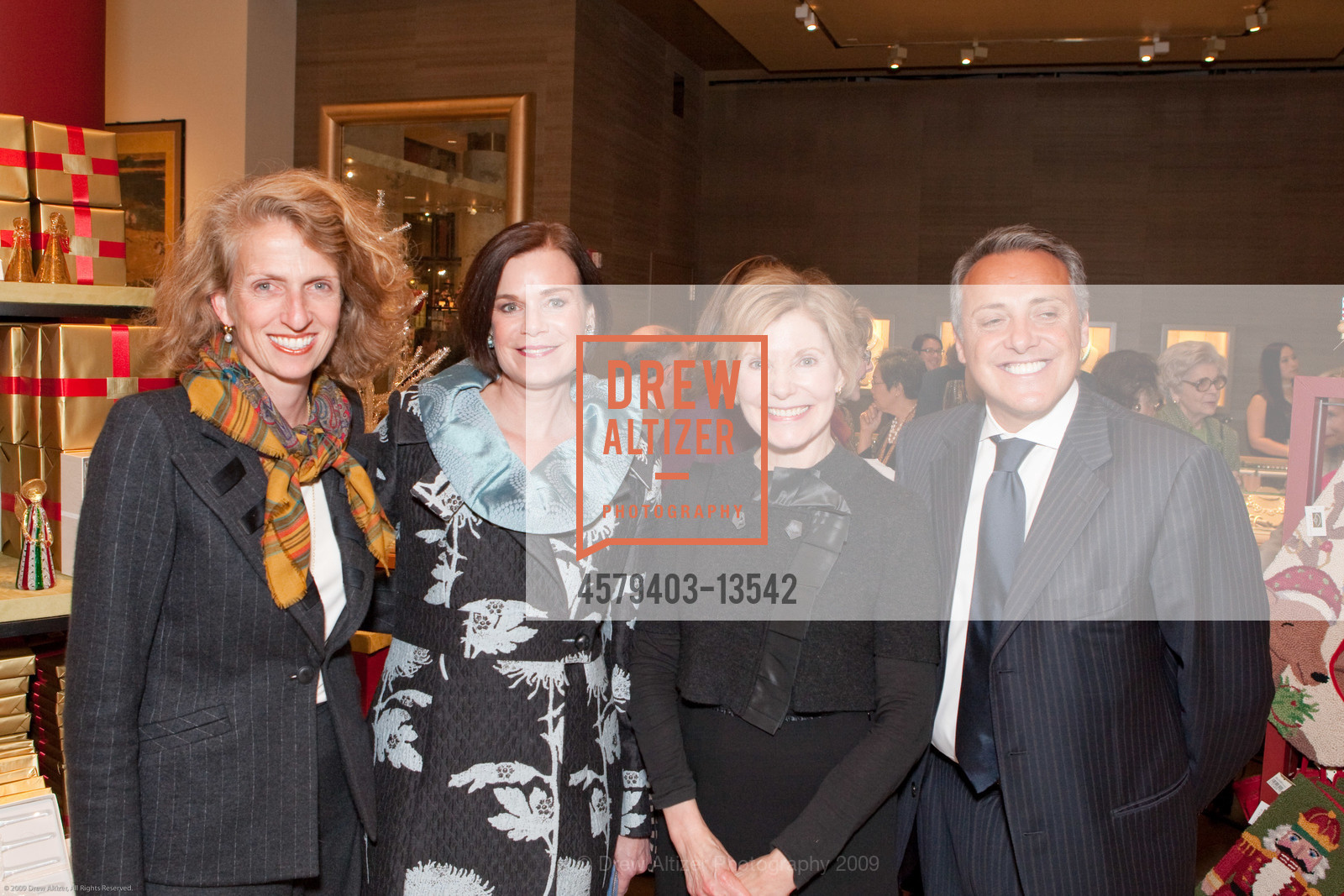 Marta Benson, Lucy Buchanan, Barbara Traisman, Alberto Milani, Buccellati at Gumps, US, November 20th, 2009, Photo #4579403-13542 Marta Benson, Lucy Buchanan, Barbara Traisman, Alberto Milani, Photo #4579403-13542