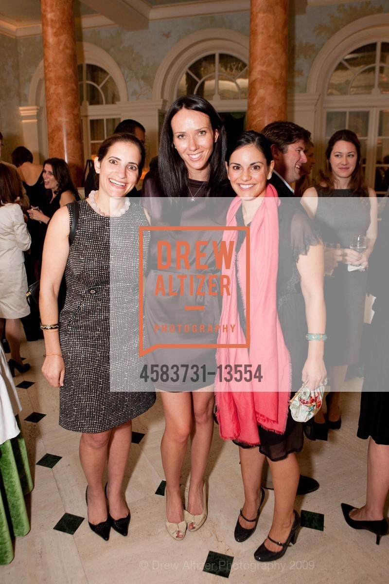 Leslie Bunim, Ali Grosslight, Sasha Bainer, Ann and Gordon Getty Host The AFRICA FOUNDATION For A Cocktail Auction, Private Residence, October 2nd, 2009, Photo #4583731-13554 Leslie Bunim, Ali Grosslight, Sasha Bainer, Photo #4583731-13554