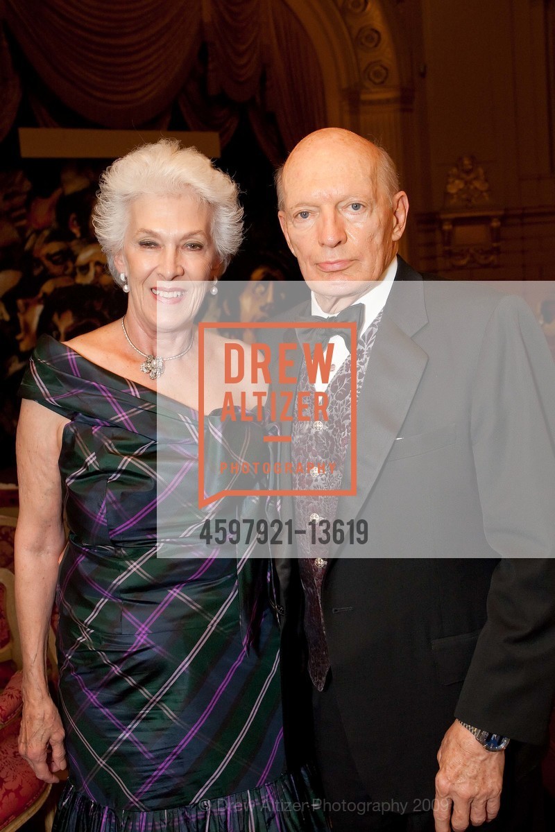 Veronica Arthur, Greer Arthur, OPERA GUILD Arrivals & Intermission For The San Francisco Opera's 2009 Opening Night Gala, San Francisco War Memorial Opera House. 301 Van Ness Ave, San Francisco, CA 94102, September 11th, 2009, Photo #4597921-13619 Veronica Arthur, Greer Arthur, Photo #4597921-13619