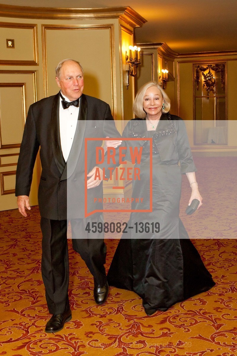 John Jamison, Gretchen Kimball, OPERA GUILD Arrivals & Intermission For The San Francisco Opera's 2009 Opening Night Gala, San Francisco War Memorial Opera House. 301 Van Ness Ave, San Francisco, CA 94102, September 11th, 2009, Photo #4598082-13619 John Jamison, Gretchen Kimball, Photo #4598082-13619