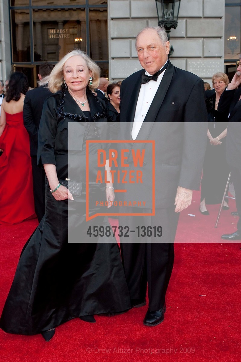 Gretchen Kimball, John Jamison, OPERA GUILD Arrivals & Intermission For The San Francisco Opera's 2009 Opening Night Gala, San Francisco War Memorial Opera House. 301 Van Ness Ave, San Francisco, CA 94102, September 11th, 2009, Photo #4598732-13619 Gretchen Kimball, John Jamison, Photo #4598732-13619