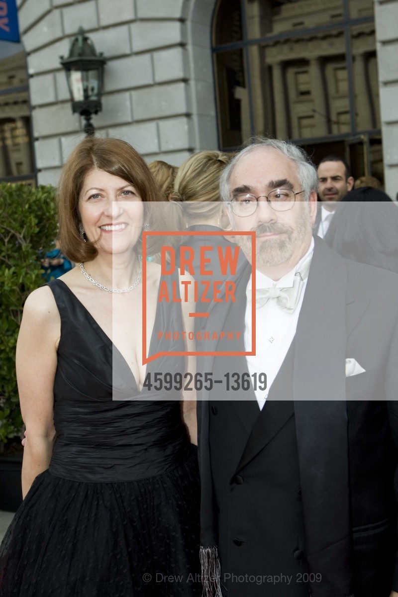 Emily Weissman, Ron Weissman, OPERA GUILD Arrivals & Intermission For The San Francisco Opera's 2009 Opening Night Gala, San Francisco War Memorial Opera House. 301 Van Ness Ave, San Francisco, CA 94102, September 11th, 2009, Photo #4599265-13619 Emily Weissman, Ron Weissman, Photo #4599265-13619