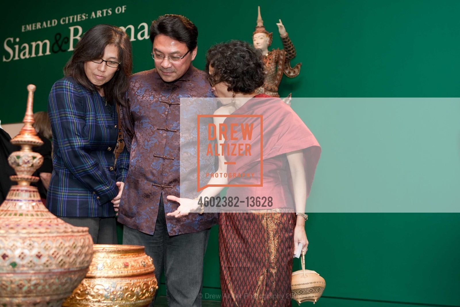 Faye Lee, Mike Lee, Pat Chirapravati, THE ASIAN ART MUSEUM Celebates The Opening Of EMERALD CITIES Exhibit, US, October 22nd, 2009, Photo #4602382-13628 Faye Lee, Mike Lee, Pat Chirapravati, Photo #4602382-13628