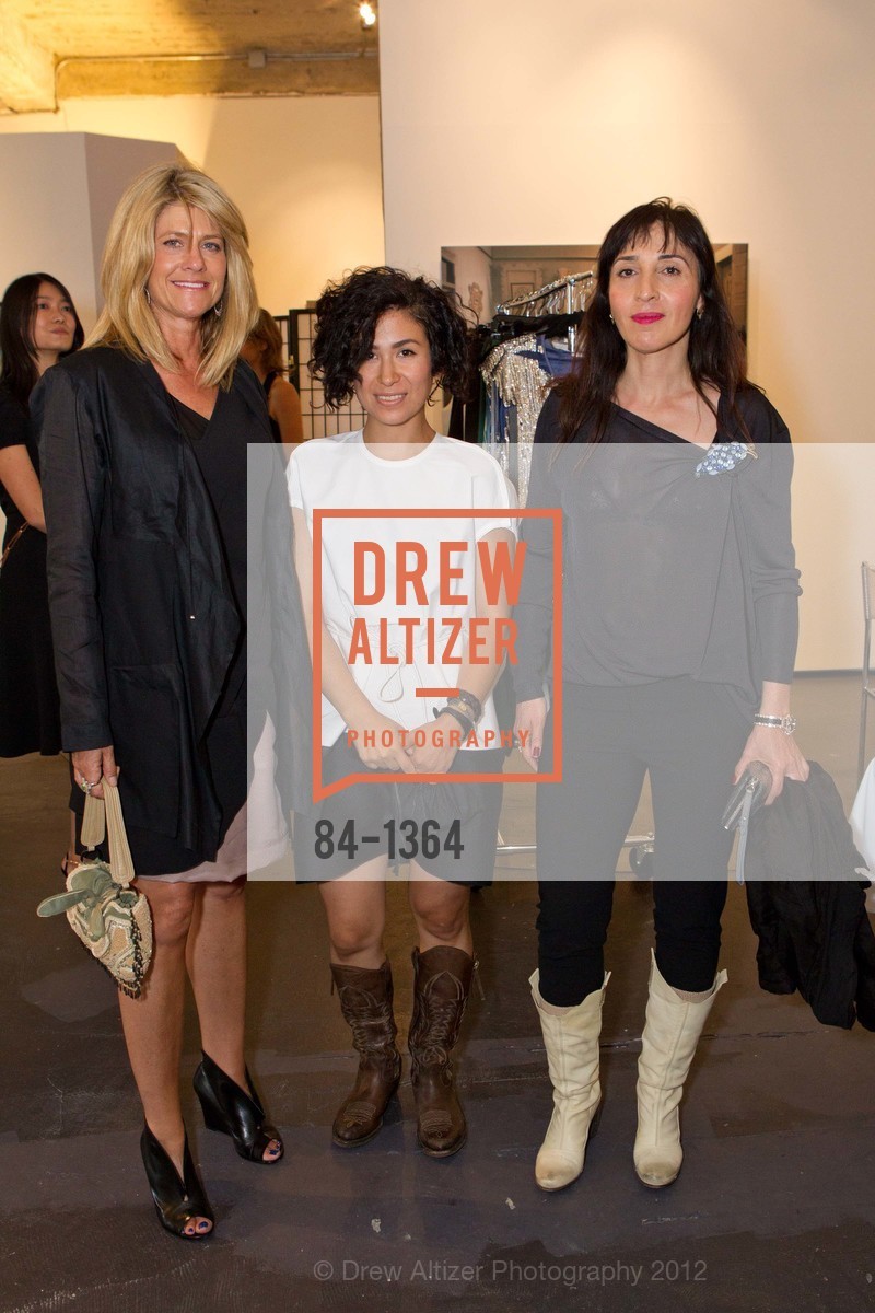 Karen Knutson, Elizabeth Santana, Manaz Tankamani, SFMOMA Modewalk, The McLoughlin Gallery, Suite 200. 49 Geary St, July 25th, 2012, Photo #84-1364 Karen Knutson, Elizabeth Santana, Manaz Tankamani, Photo #84-1364