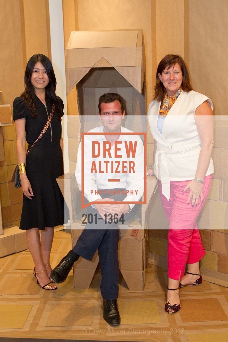 Beatrice Pang, Henri Deshays, Joan McLoughlin, SFMOMA Modewalk, The McLoughlin Gallery, Suite 200. 49 Geary St, July 25th, 2012, Photo #201-1364 Beatrice Pang, Henri Deshays, Joan McLoughlin, Photo #201-1364