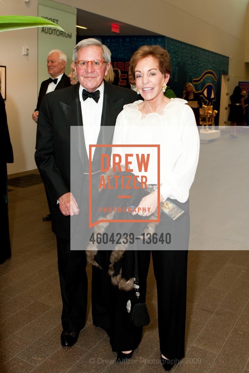 Peter Musto, Gail Moore, KING TUT EXHIBITION Opening Donors Gala, US, June 25th, 2009, Photo #4604239-13640 Peter Musto, Gail Moore, Photo #4604239-13640