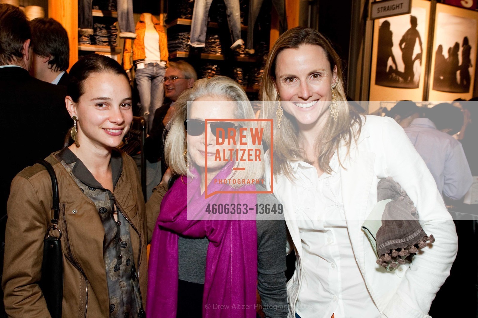Bradley James, Mimi Haas, Serena Perkins, Levi Strauss & Co. celebrates the launch of a new partnership with Goodwill, US, October 22nd, 2009, Photo #4606363-13649 Bradley James, Mimi Haas, Serena Perkins, Photo #4606363-13649