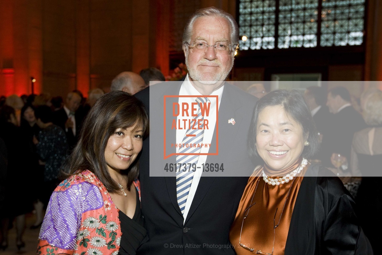 Nancy Nishimura, Joe Cotchett, Carolina Woo, ASIAN ART MUSEUM Samurai Gala, US, June 12th, 2009, Photo #4617379-13694 Nancy Nishimura, Joe Cotchett, Carolina Woo, Photo #4617379-13694