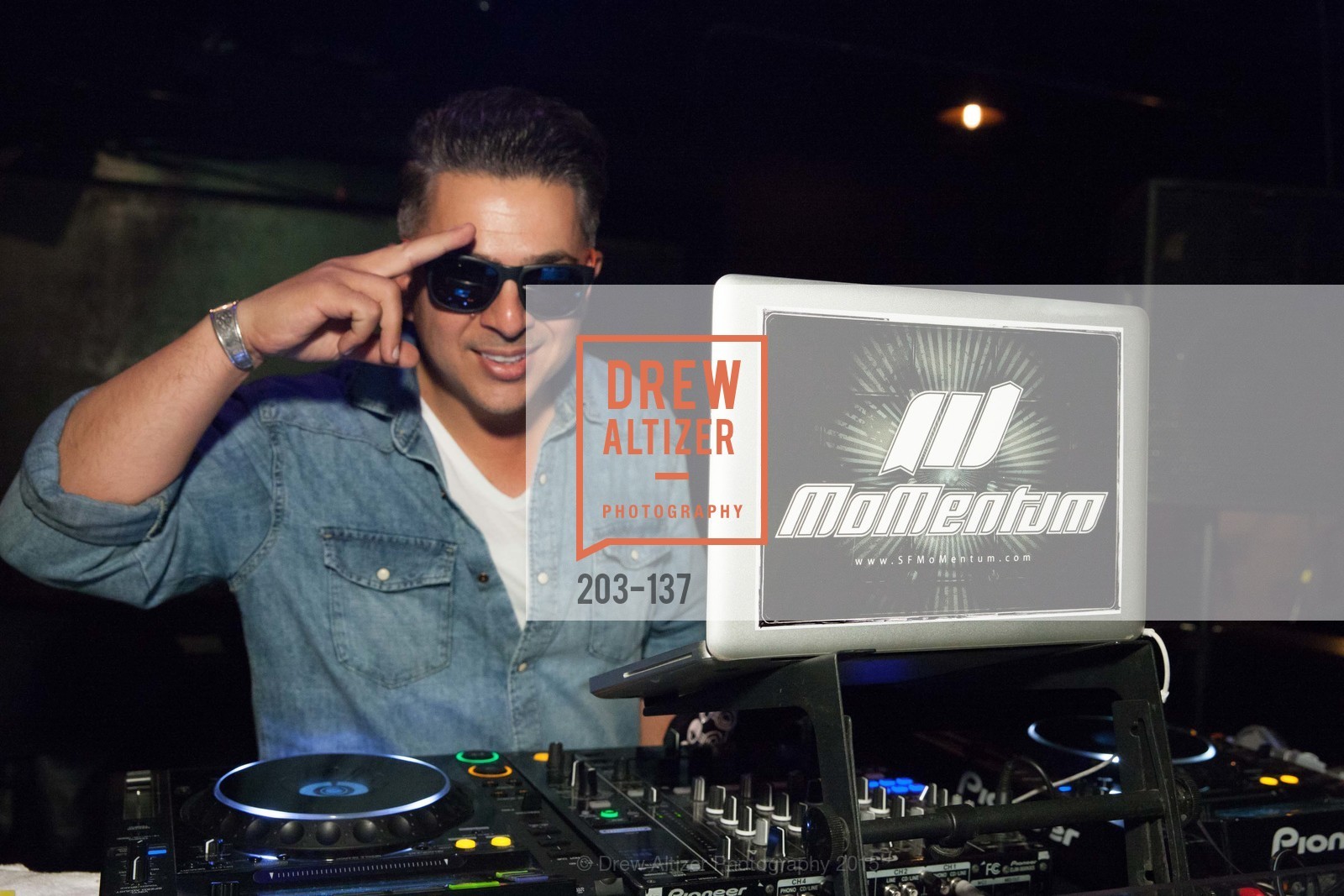 DJ Momentum, Photo #203-137