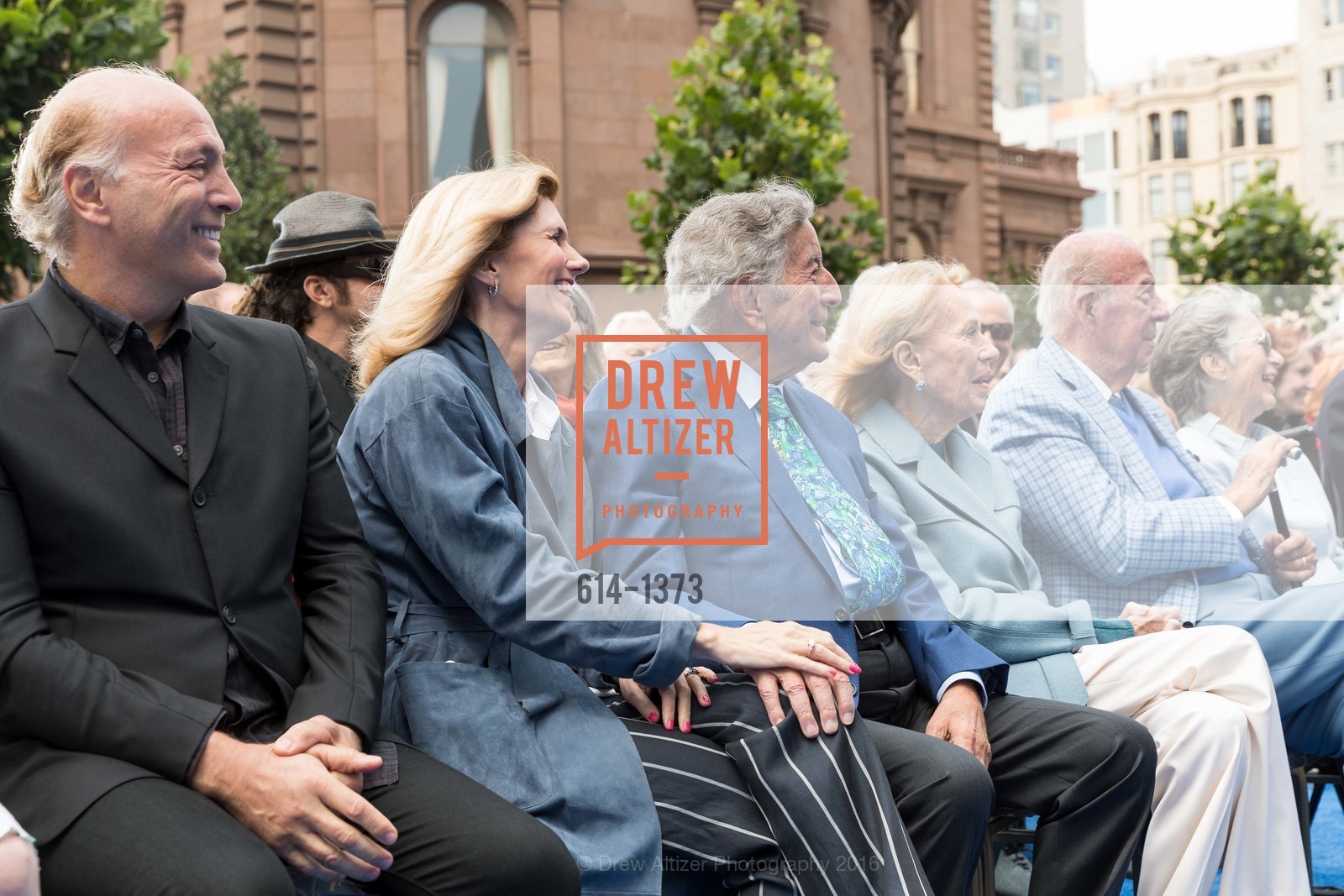 Danny Bennett, Susan Benedetto, Tony Bennett, Charlotte Shultz, George Shultz, Public Dedication & Unveiling for Tony Bennett Commemorative Statue, San Francisco. San Francisco, July 21st, 2023, Photo #614-1373 Danny Bennett, Susan Benedetto, Tony Bennett, Charlotte Shultz, George Shultz, Photo #614-1373